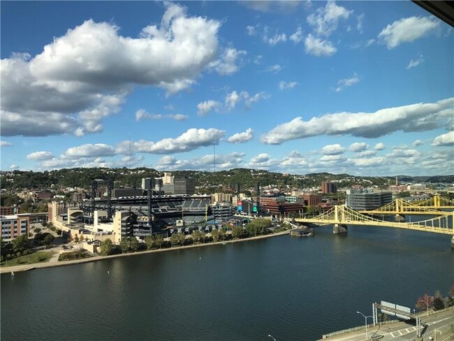 Foto del edificio - 320 Fort Duquesne Blvd