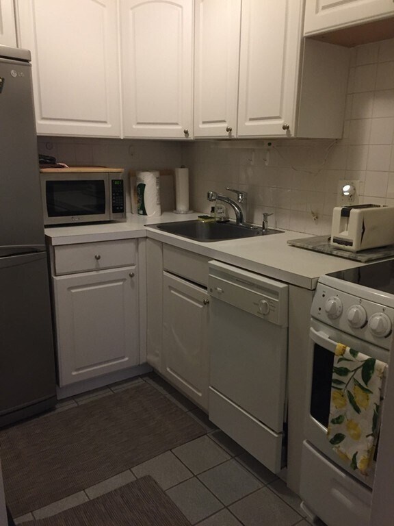 Foto del edificio - 144 Commonwealth Ave