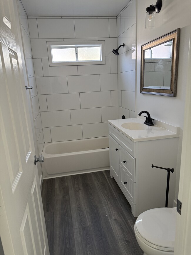 Foto del edificio - 2022 N Parish Pl