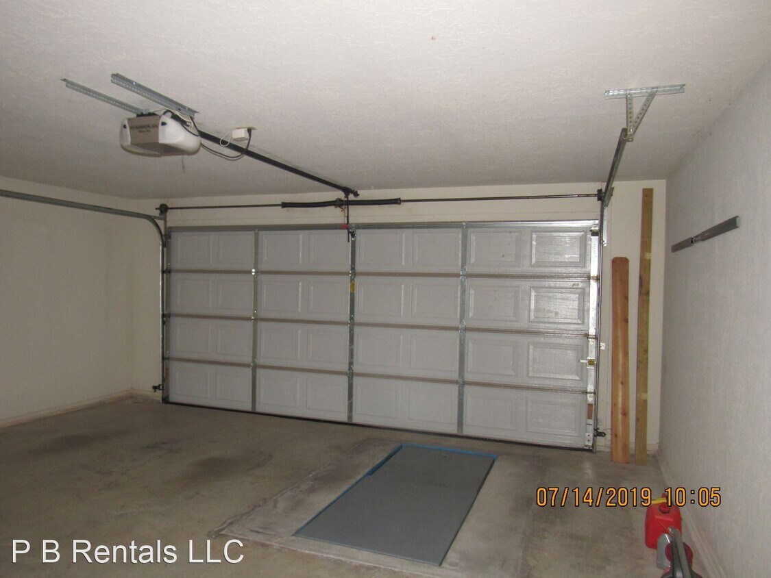Primary Photo - 3 br, 2 bath House - 318 SW Boatsman Avenue
