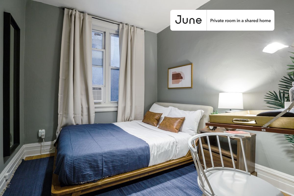 Foto principal - Private bedroom in 4 bed/1 bath Home