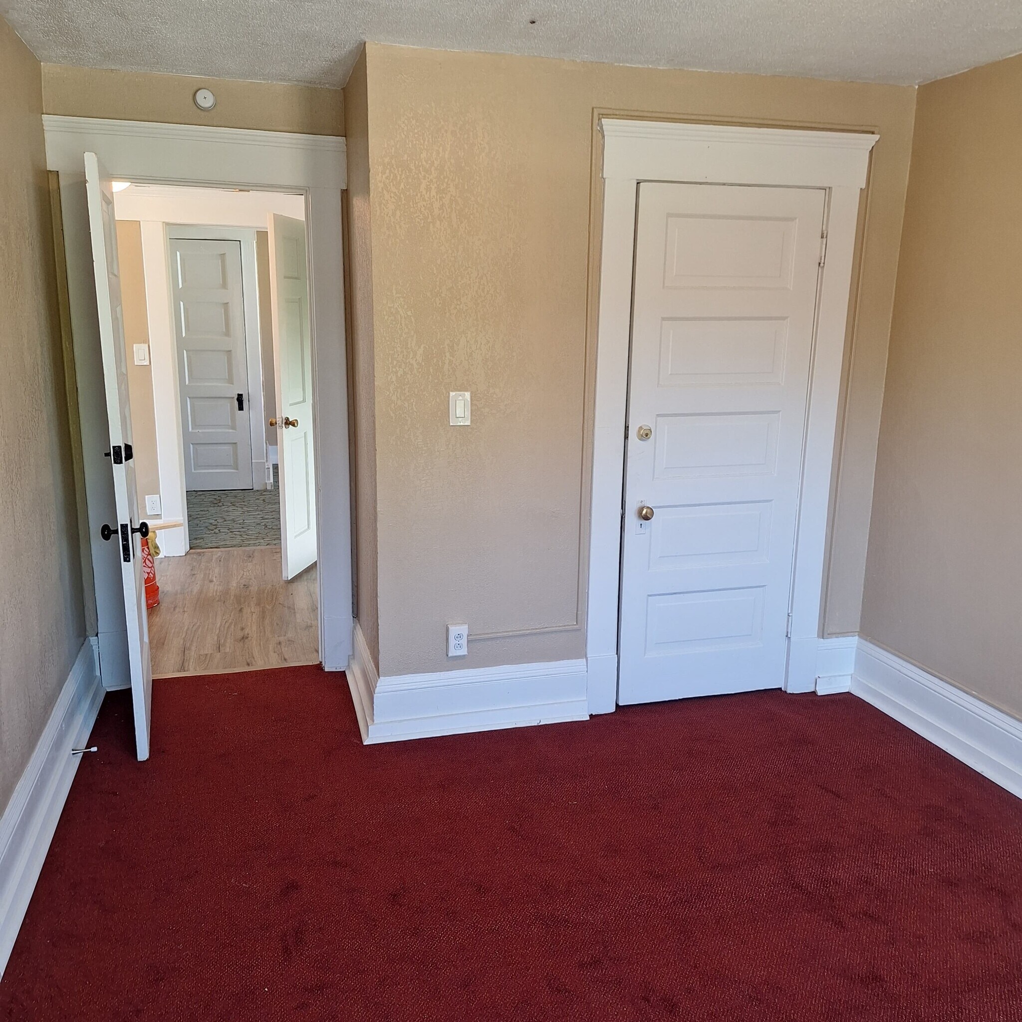 2282 E 100th St Cleveland, OH 44106 – photo 4