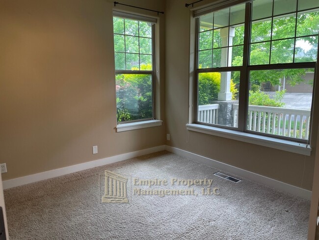 Building Photo - 121 Willow Springs Dr