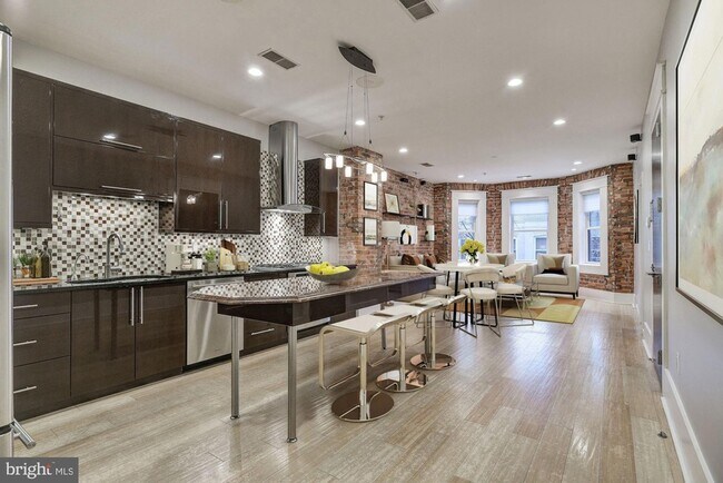 Foto del edificio - 1617 Swann St NW