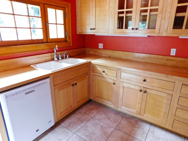 Building Photo - 1833 Verdugo Vista Dr