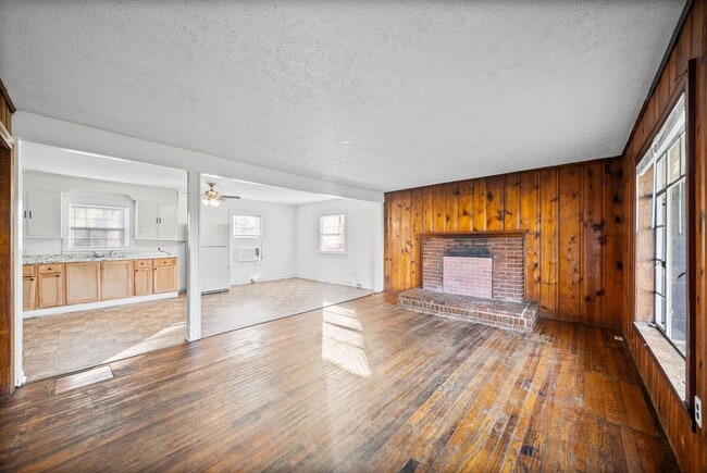 Building Photo - Lafayette Road-420