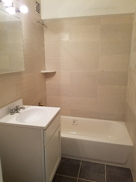 Foto del edificio - 3310 Nostrand Ave