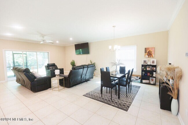 Foto del edificio - 16150 Blossom Lake Dr