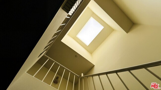 Foto del edificio - 1488 Palisades Dr