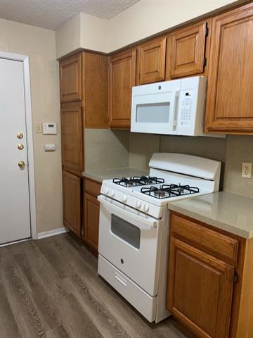 Foto del edificio - 806 Redbud Dr