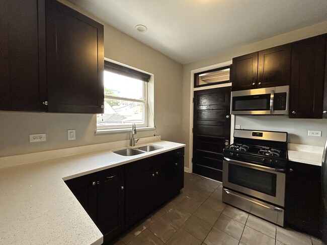 Foto del edificio - 2734 N Campbell Ave