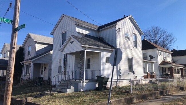 Building Photo - 2902 E. 4th St.