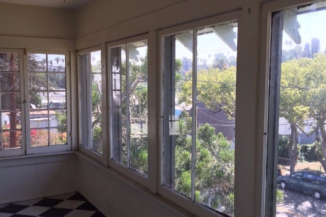 Building Photo - 937 N Benton Way