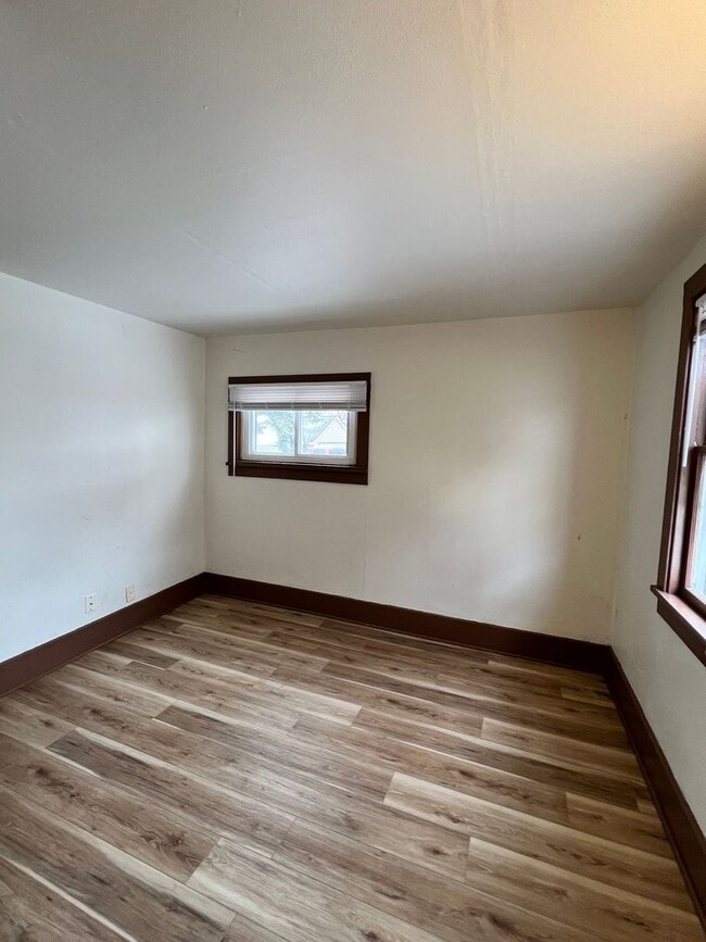 Building Photo - Spacious 2-Bedroom, 1-Bath Single Family House