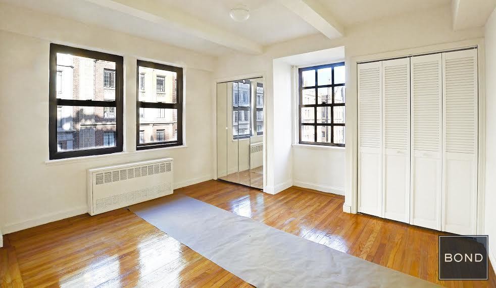 Foto principal - 330 E 43rd St