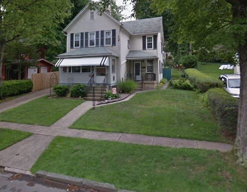 Apartment on right side. - 1718 Jefferson Ave