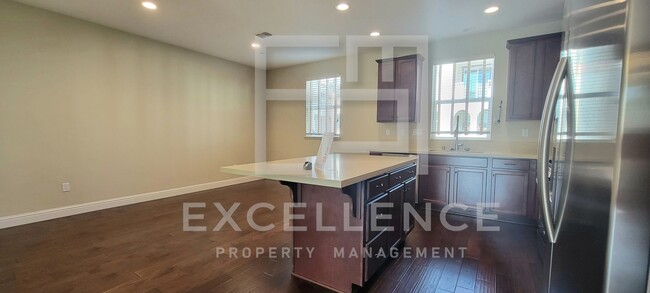 Building Photo - 3 Story 3/3.5 Townhouse with all the ameni...