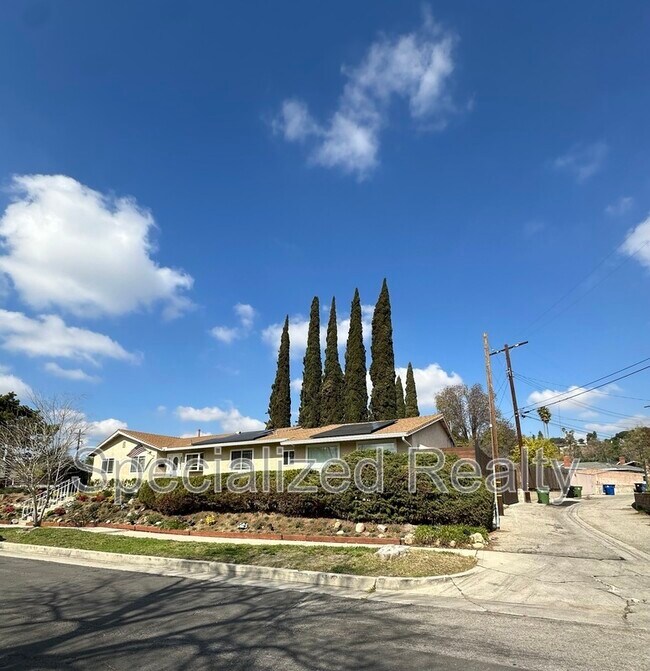 Building Photo - 11529 Collett Ave