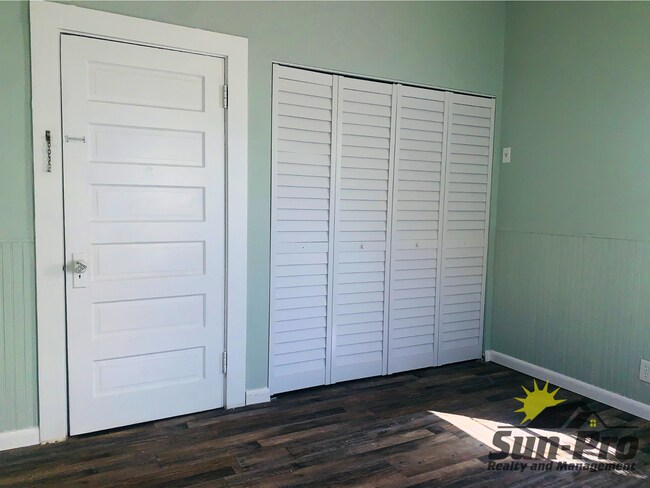 Foto del edificio - 136 W Pine Bluff St