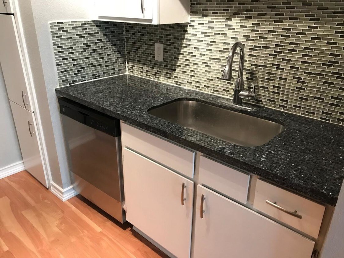 Foto principal - 260 El Dorado Blvd