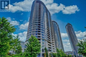 Building Photo - 151 Village Green Square