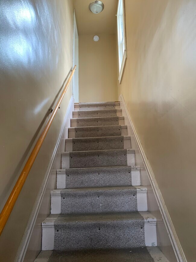 Foto del edificio - 1042 Taylor Avenue, Unit 2nd