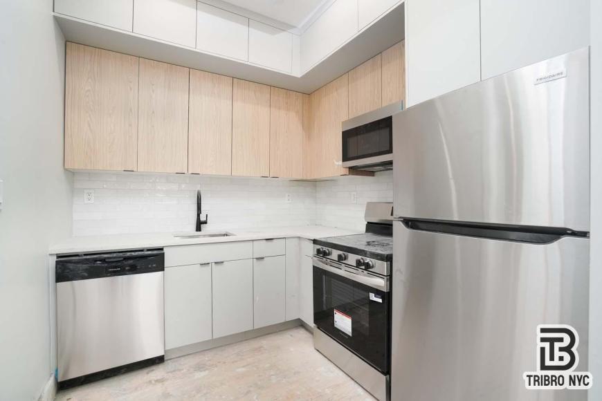 Foto principal - 2 bedroom in Brooklyn NY 11206