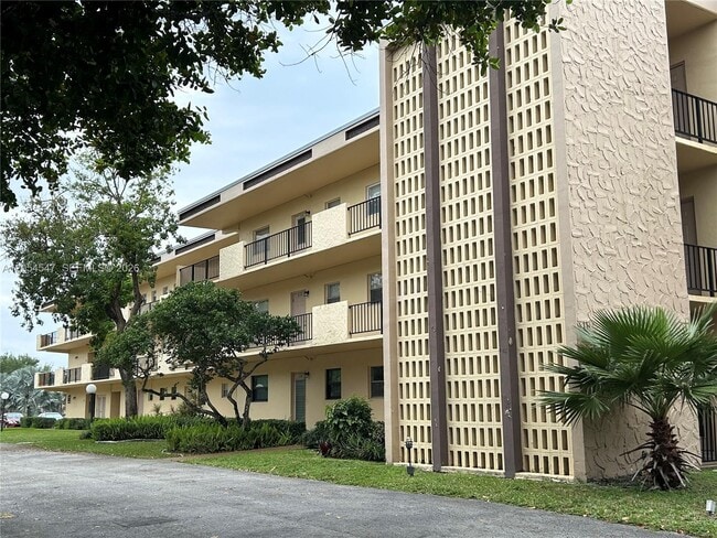 Building Photo - 200 Ashbury Rd