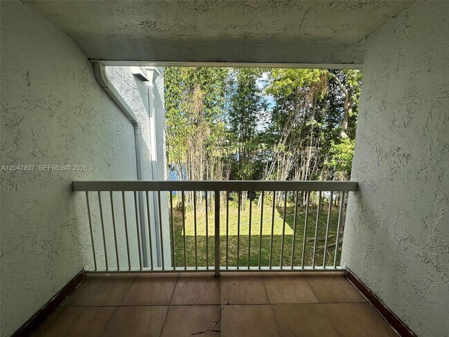 Foto del edificio - 4990 NW 97th Pl