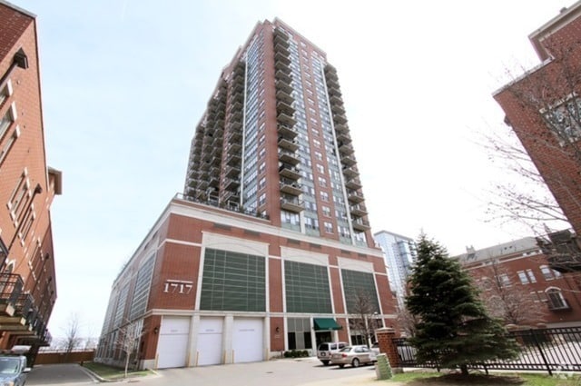 Building Photo - 1717 S Prairie Ave