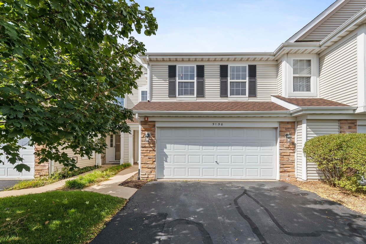 9130 Romeldale Ln, Roscoe, IL 61073 Townhome Rentals in Roscoe IL