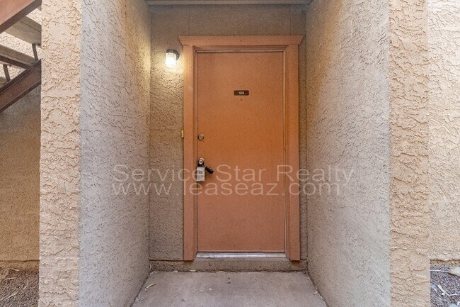 Building Photo - 2807 E Le Marche Ave
