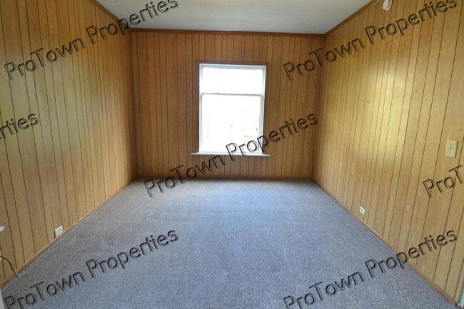 Building Photo - 213 N Hickory St