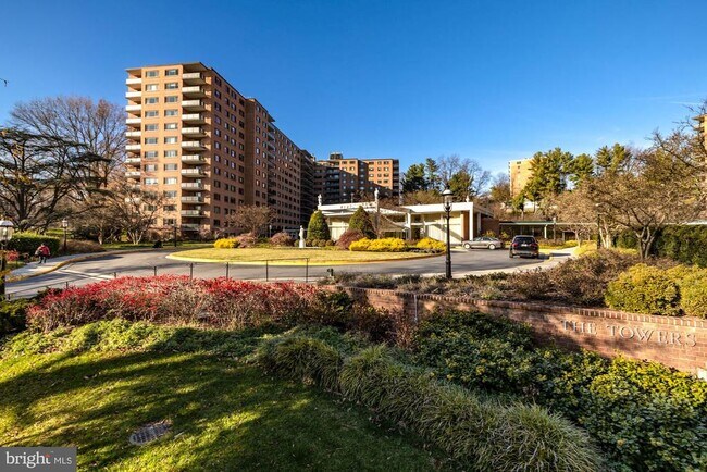Foto del edificio - 4201 Cathedral Ave NW