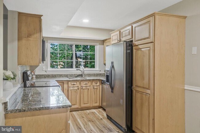 Building Photo - 7756 New Providence Dr