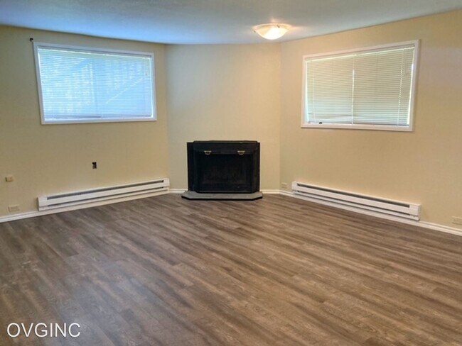 Foto del edificio - 4 br, 3 bath House - 5400 CRESTVIEW LOOP NE