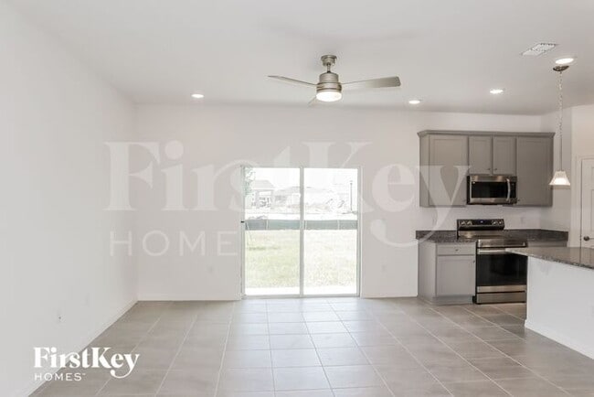 Building Photo - 1611 Isleta Lp