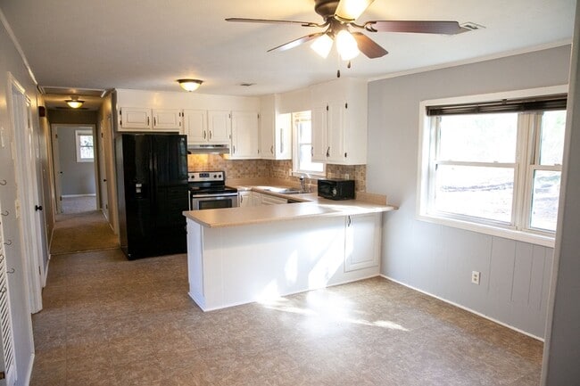 Building Photo - 24 Barclay Dr