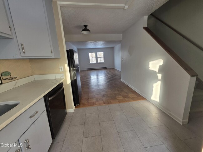 Building Photo - 38 Maxwell Dr