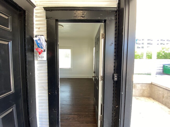Building Photo - One Bed, One Bath Apartment Located Downtown