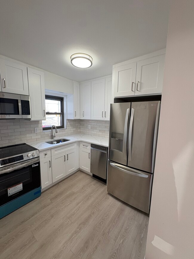 Building Photo - 136 Albany Blvd