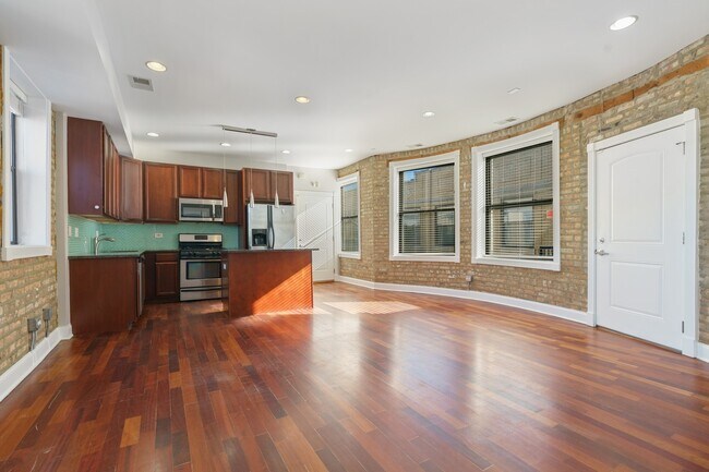 Foto del edificio - 6414 N Hoyne Ave