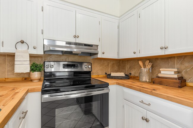 Foto del edificio - 2132 Coronet Dr