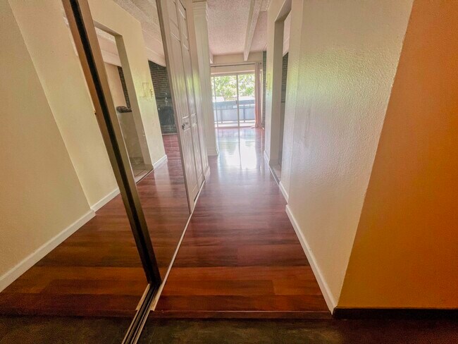 Foto del edificio - 555 E 10th Ave