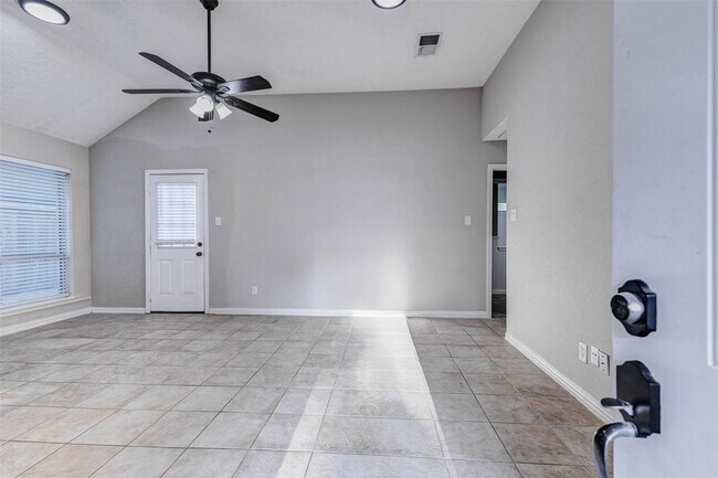 Building Photo - 6715 Liberty Valley Dr