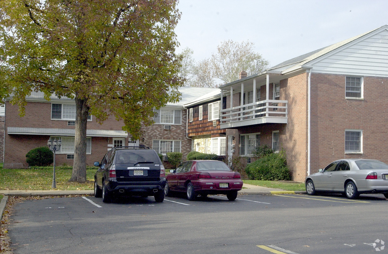 Building Photo - Westgate Apartments