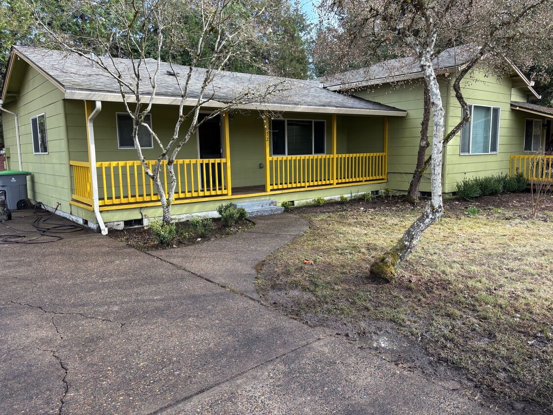 Foto principal - Large front porch, dead end street, spacio...