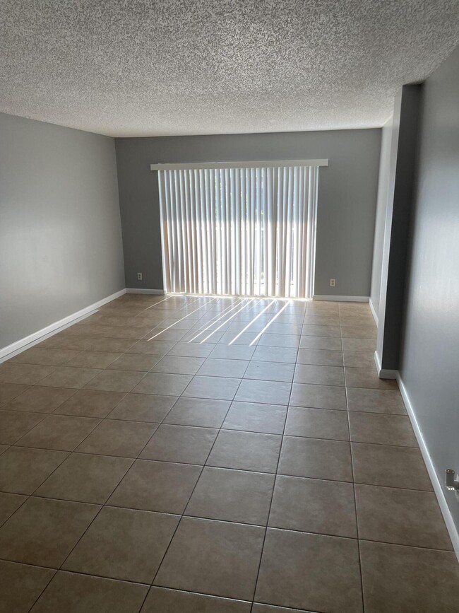 Foto del edificio - 1100 NW 87th Ave