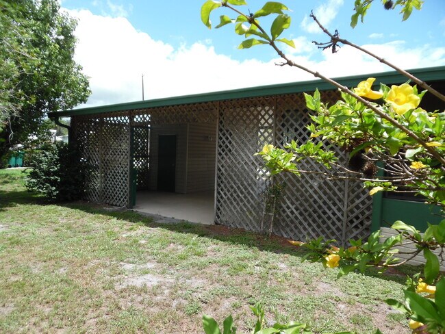 Building Photo - 327 Macadamia Dr
