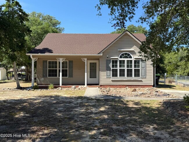 Foto del edificio - 1308 E Oak Island Dr